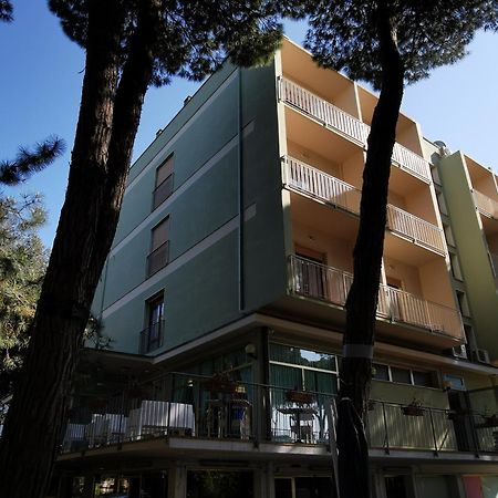 רוסולינה מארה Hotel Pine Beach מראה חיצוני תמונה