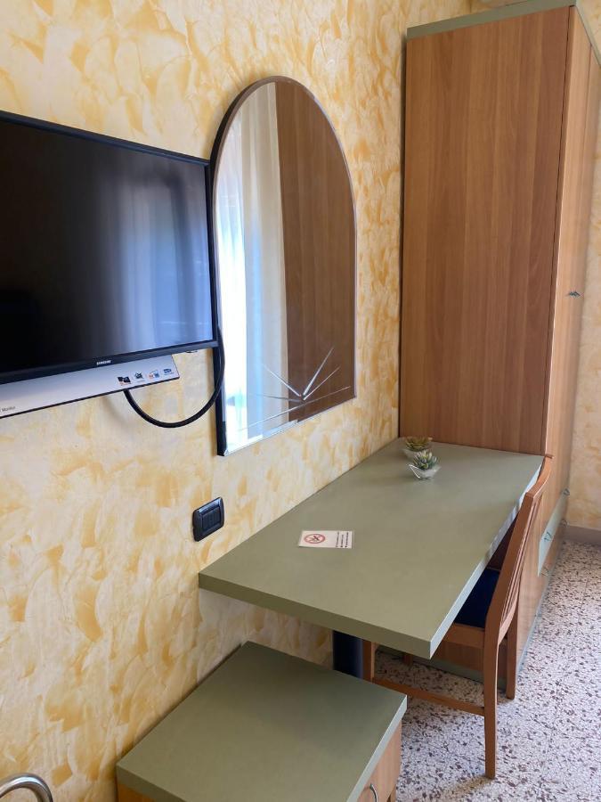 רוסולינה מארה Hotel Pine Beach מראה חיצוני תמונה