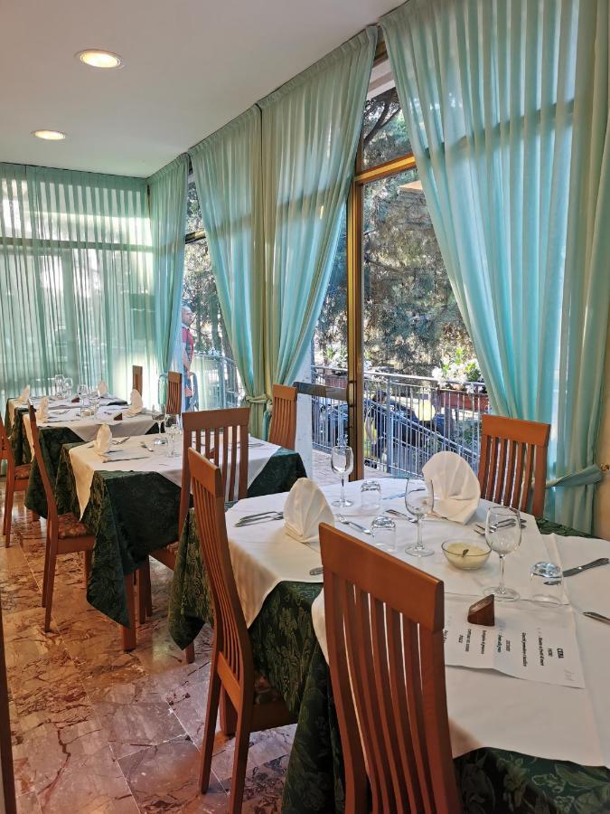 רוסולינה מארה Hotel Pine Beach מראה חיצוני תמונה