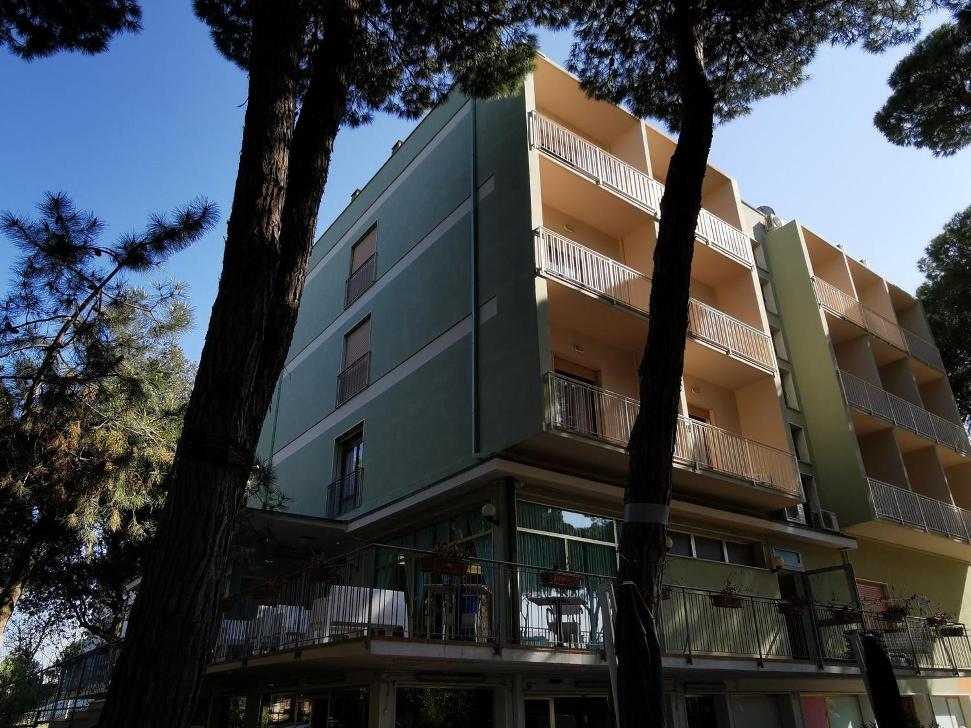 רוסולינה מארה Hotel Pine Beach מראה חיצוני תמונה