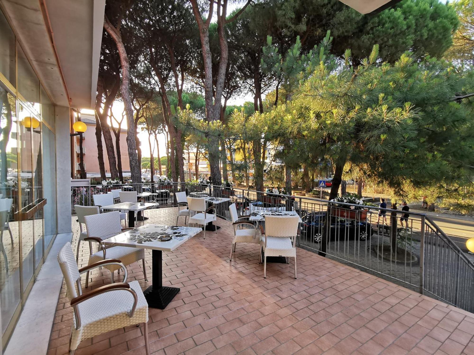 רוסולינה מארה Hotel Pine Beach מראה חיצוני תמונה