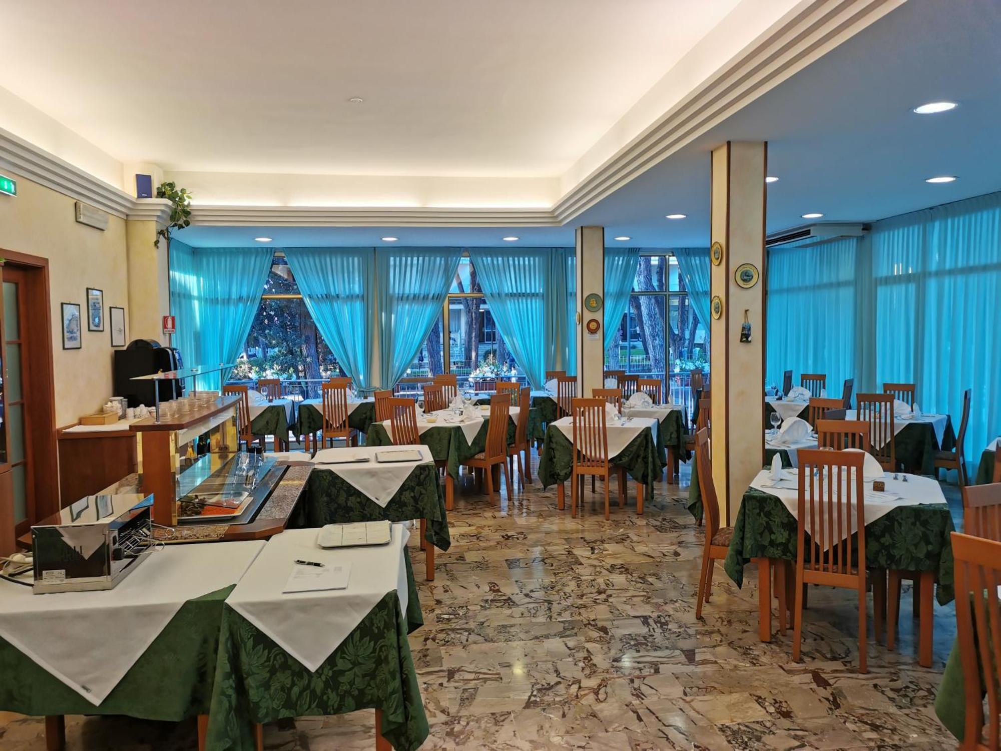 רוסולינה מארה Hotel Pine Beach מראה חיצוני תמונה