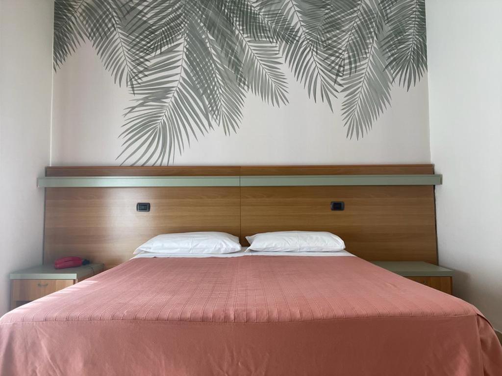 רוסולינה מארה Hotel Pine Beach מראה חיצוני תמונה