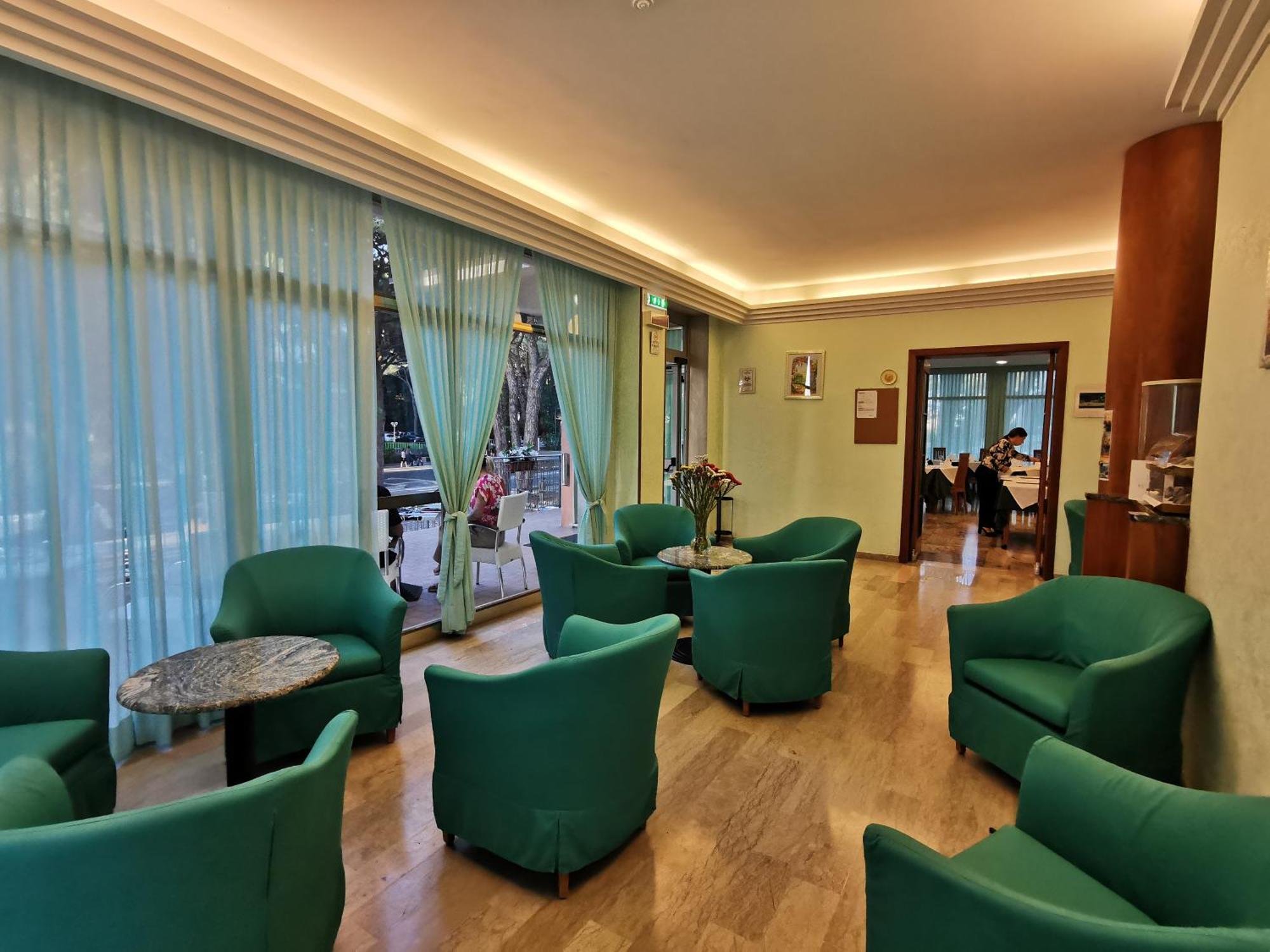 רוסולינה מארה Hotel Pine Beach מראה חיצוני תמונה