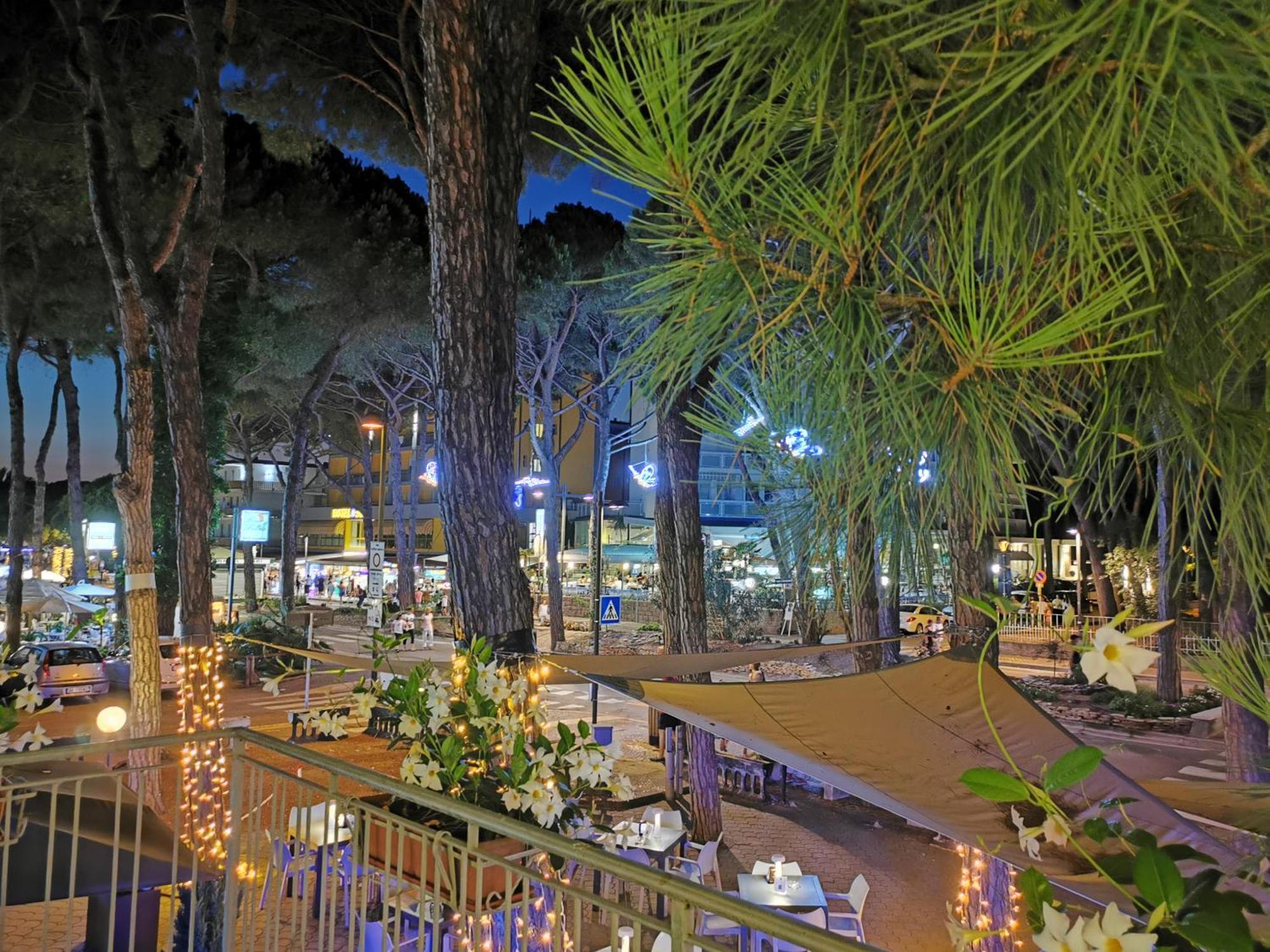 רוסולינה מארה Hotel Pine Beach מראה חיצוני תמונה